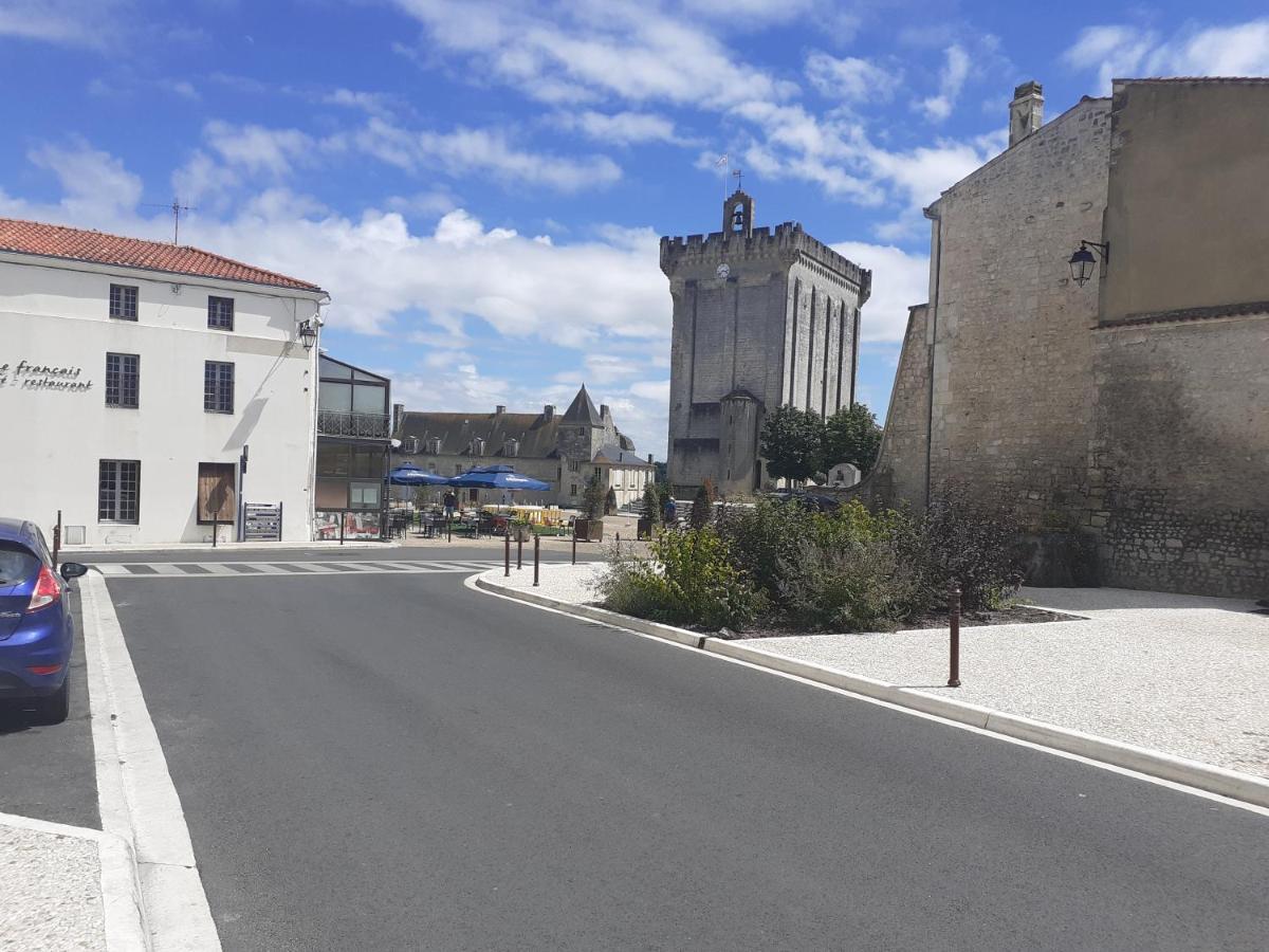 Le Clos Des Passiflores Pons Bagian luar foto