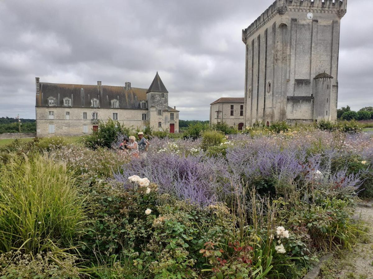 Le Clos Des Passiflores Pons Bagian luar foto