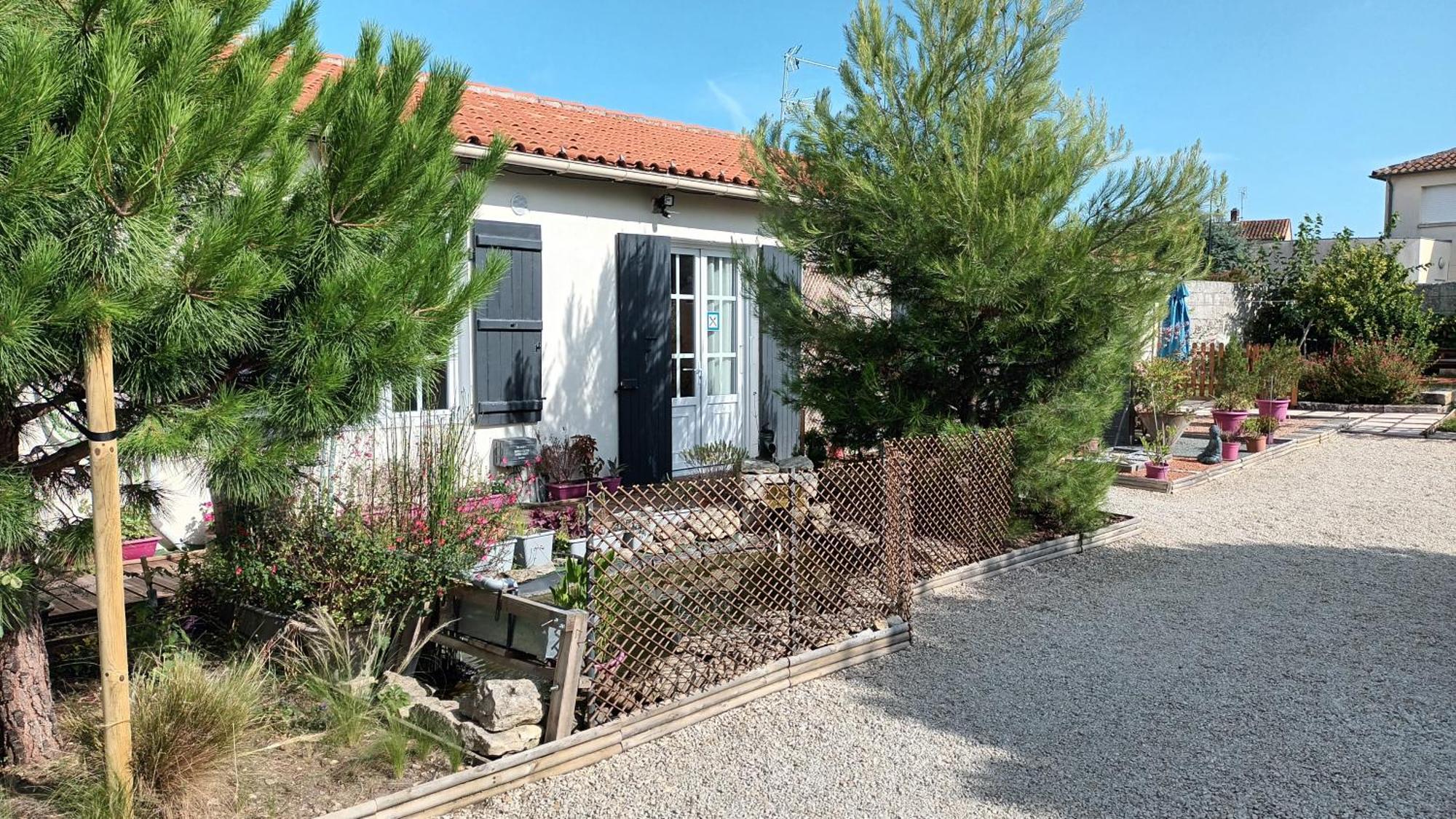 Le Clos Des Passiflores Pons Bagian luar foto