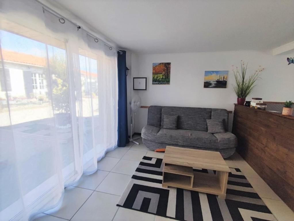 Le Clos Des Passiflores Pons Bagian luar foto
